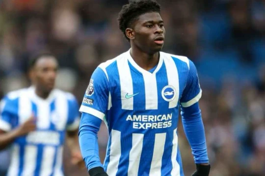 Manchester United đạt thỏa thuận chiêu mộ Carlos Baleba từ Brighton với giá 70 triệu bảng