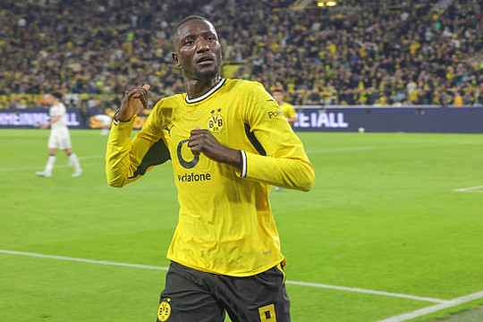 Barcelona xúc tiến đàm phán với Borussia Dortmund để chiêu mộ trung phong Serhou Guirassy