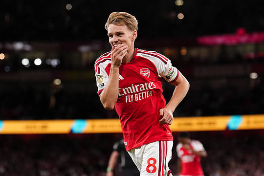 Martin Odegaard tỏa sáng rực rỡ trong màu áo Arsenal nhờ tìm lại thể trạng đỉnh cao