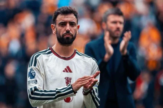 Thủ quân Bruno Fernandes cảnh báo điểm yếu bóng chết của Man United sau thất bại sốc 0-2
