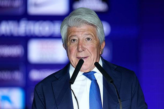Chủ tịch Atletico Madrid chỉ trích Barcelona thiếu chuẩn mực khi hỏi mua Julian Alvarez