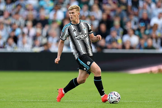 Newcastle hét giá hơn 68 triệu bảng vụ Lewis Hall, đẩy MU vào bài toán kỷ lục thế giới