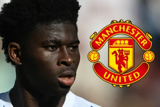Carlos Baleba vượt qua kiểm tra y tế trước khi chính thức gia nhập Man Utd với giá 70 triệu bảng