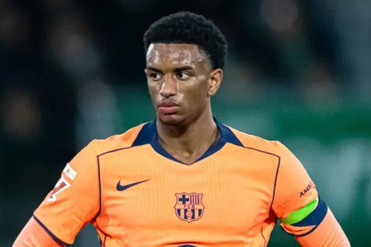 Man United đẩy nhanh tiến độ chiêu mộ Alejandro Balde sau khi bị gạch tên tại Barcelona