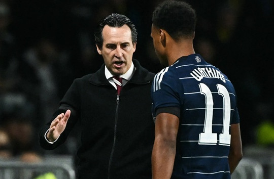 HLV Unai Emery phản ứng đầy bí ẩn về Ollie Watkins sau trận Aston Villa thua Brighton 0-4
