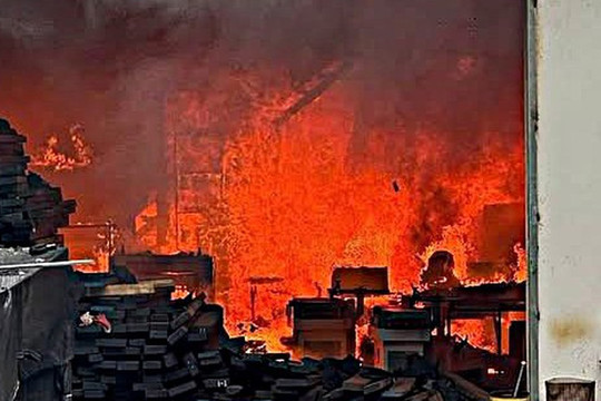 3 người chết trong một ngày: Báo động cháy kho, xưởng sản xuất ở Hà Nội