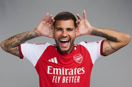 Arsenal bứt phá nhờ chiến lược mua sắm thực dụng trong khi Man City và Liverpool loay hoay