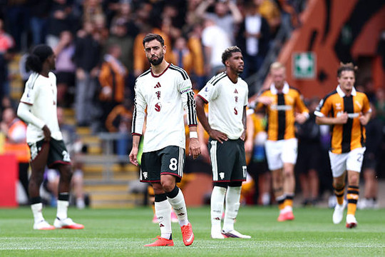 Thất bại 0-2 trước Hull City phơi bày tử huyệt chiến thuật của Man United dưới thời Carrick