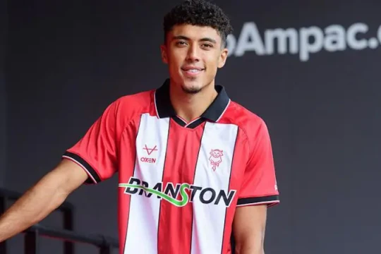 Manchester United để tiền đạo trẻ Ethan Wheatley gia nhập Lincoln City theo dạng cho mượn