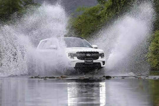 Đánh giá Ford Everest 2026: Bảng giá lăn bánh tháng 8 và nâng cấp động cơ 2.3L EcoBoost