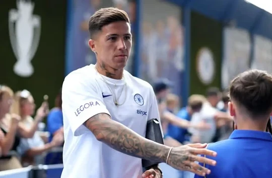 Man City chuẩn bị gửi đề nghị 145 triệu euro để chiêu mộ tiền vệ Enzo Fernandez từ Chelsea