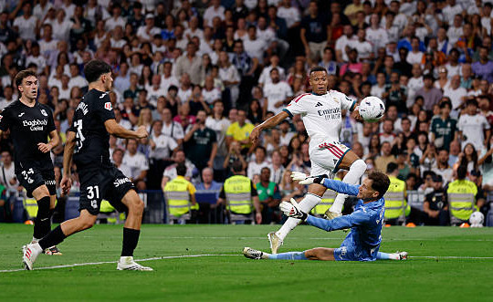 Kylian Mbappe lập cú hat-trick lịch sử, cán mốc đóng góp 101 bàn thắng cho Real Madrid