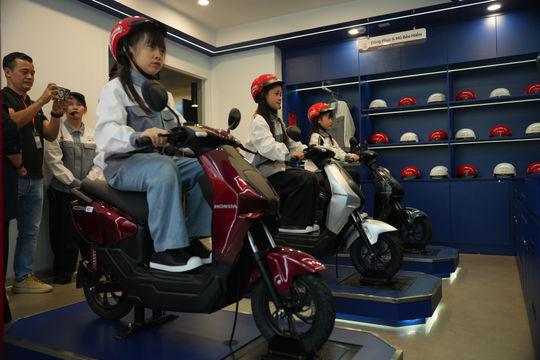 Honda mở trung tâm trải nghiệm công nghệ xe máy điện dành cho trẻ em tại Hà Nội