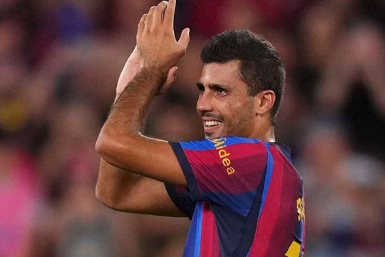 HLV Hansi Flick khen ngợi Rodri là mảnh ghép hoàn hảo giúp Barcelona thắng Athletic Club
