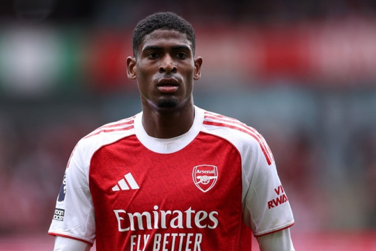 Arsenal quyết giữ Cristhian Mosquera trước sự săn đón từ Fenerbahce và các đại gia Ả Rập