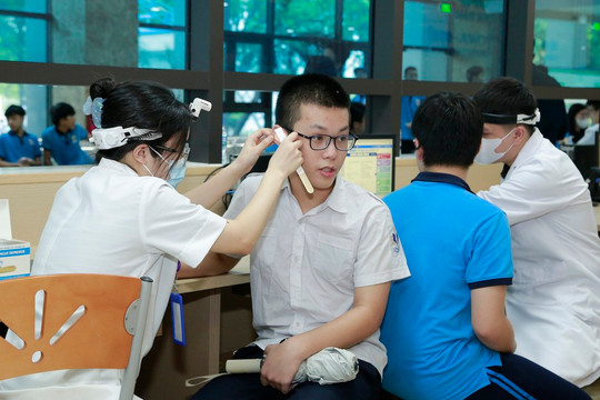 Phải cập nhật kết quả kiểm tra sức khoẻ đầu năm của học sinh lên Cổng dữ liệu của Bộ Y tế