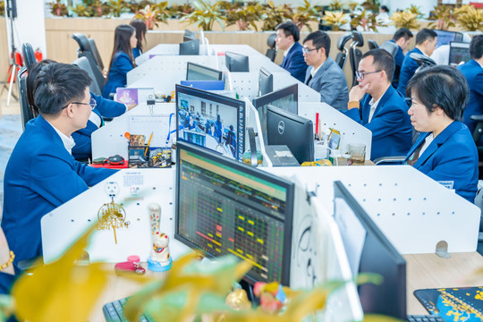 VN-Index tăng 1,1% tiến sát 1.900 điểm: BSC khuyến nghị hạ tỷ trọng cổ phiếu tuần 7-11/9