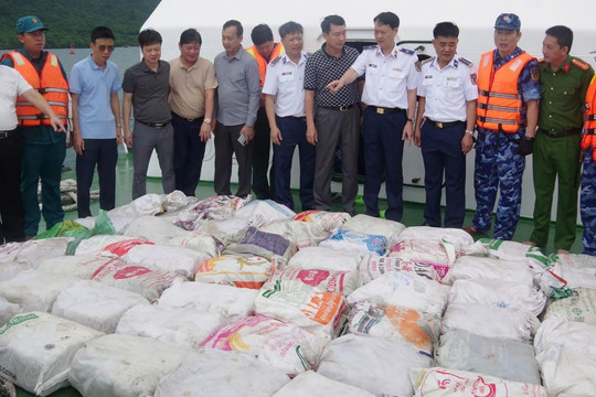 Kiểm tra tàu cá, phát hiện hơn 1 tấn ma túy