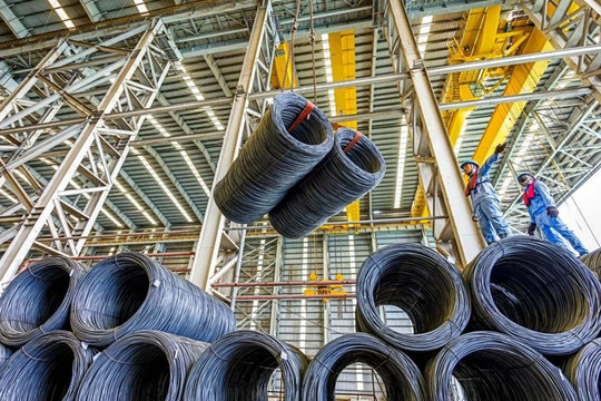 Giá quặng sắt lên mức 100,6 USD/tấn, thép xây dựng trong nước giữ giá 14.210 - 15.050 đồng/kg