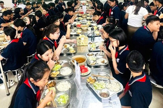 Bài toán quản trị và nề nếp bán trú tại trường học quy mô lớn sau sáp nhập