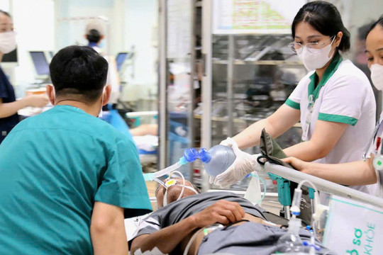 Nhân viên trạm y tế được hưởng phụ cấp ưu đãi nghề 80% phải đáp ứng điều kiện nào?