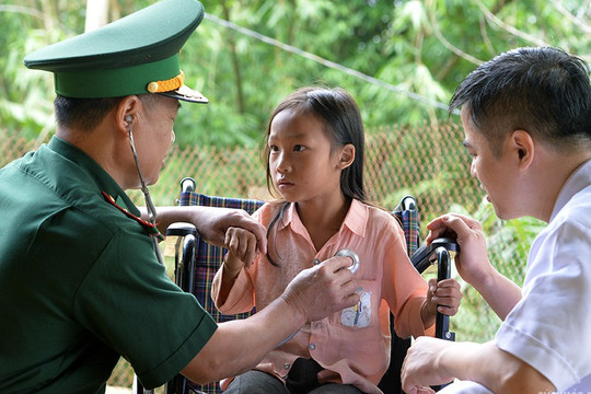 Những người lặng lẽ nâng bước trẻ em nơi biên cương
