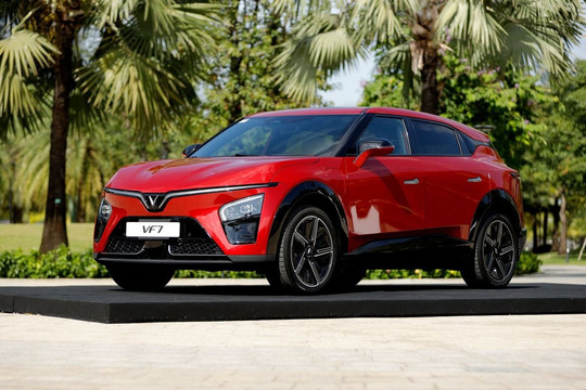 Giá xe VinFast VF 7 mới nhất tháng 9/2026