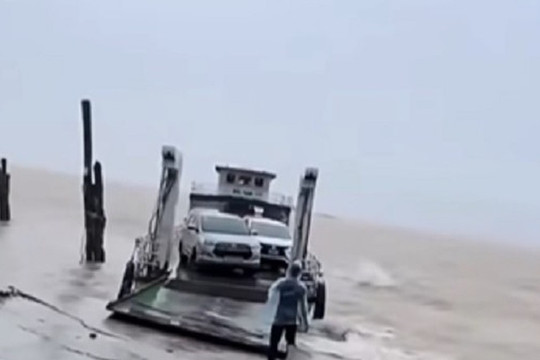 Cục CSGT vào cuộc xác minh clip phà chở người và phương tiện mất ATGT đường thủy