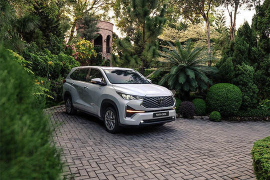 Đánh giá Toyota Innova Cross phiên bản Xăng và Hybrid: Đột phá khung gầm cùng công nghệ mới