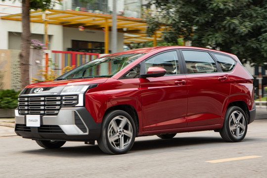 Loạt xe MPV giá rẻ tiếp tục giảm giá sâu trong tháng 9