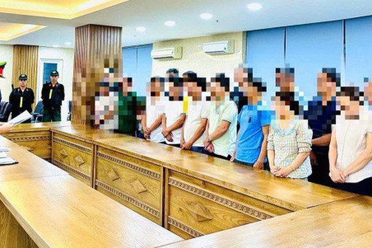 Khởi tố 8 cán bộ trật tự đô thị ‘bảo kê’ xây dựng trái phép