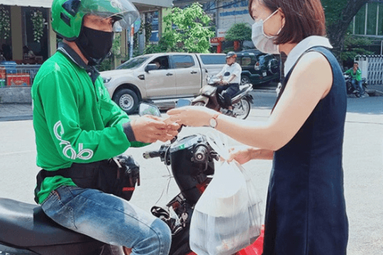 Đề xuất bán đồ ăn qua app phải công khai hình ảnh biển hiệu và nhiều giấy tờ liên quan