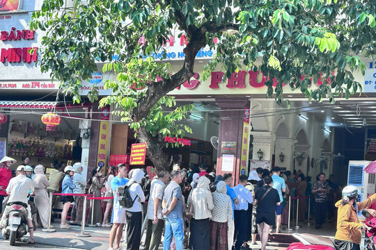 Giá bánh Trung thu Đông Phương tại Hải Phòng bị điểm bán nâng chênh tới 200.000 đồng/chiếc