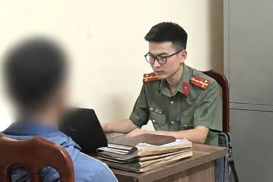 Phát trực tiếp thông tin sai sự thật về 'vỡ đê', hai người bị xử phạt