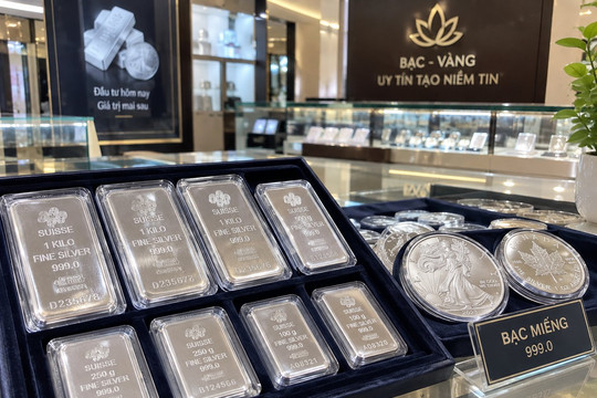 Giá bạc hôm nay 1/10 tăng lên mức 61,03 USD/ounce, trong nước niêm yết 2,201 triệu đồng/lượng