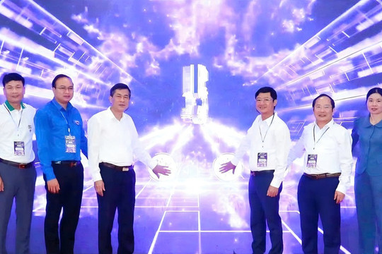 Câu lạc bộ 'Niềm tin số Nghệ An' đẩy lùi tin giả trên không gian mạng