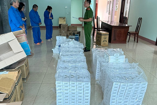 Khởi tố 4 người trong một gia đình vì buôn bán lượng lớn thuốc lá lậu