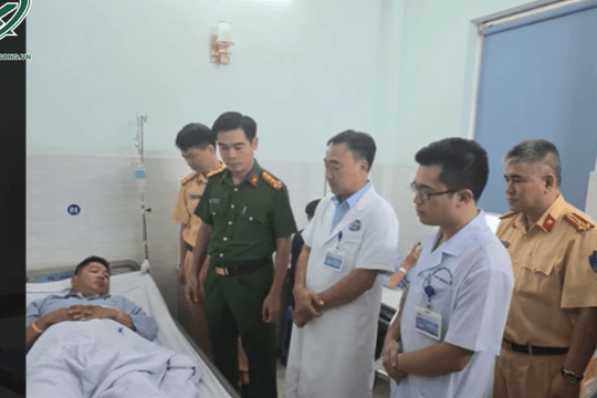 'Quái xế' Hải Phòng phớt lờ hiệu lệnh, liều lĩnh lái môtô tông gãy chân Đại úy CSGT