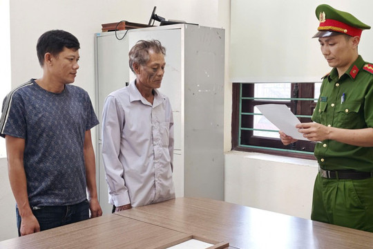 Khởi tố hai cha con vì giúp 9 tàu cá qua mặt hệ thống giám sát