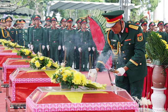 Trang nghiêm lễ truy điệu, an táng 93 hài cốt liệt sĩ tại Vị Xuyên