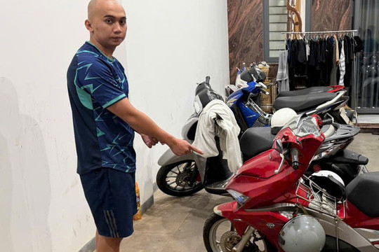 Hành động bất ngờ của gã đàn ông sau khi trộm cắp đồng hồ tiền tỉ