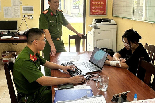 Khởi tố Hoàng Thị Hương vì giật biển tên, bẻ gậy chỉ huy giao thông
