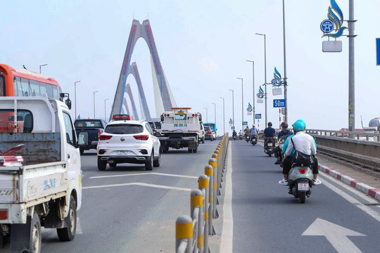 Xe phía trước bất ngờ giảm tốc, tài xế có bị phạt lỗi không giữ khoảng cách?