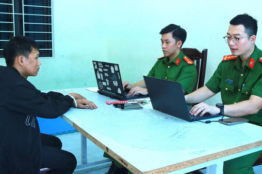 Thủ đoạn của 3 đối tượng đập phá kính hàng loạt ô tô để trộm tài sản