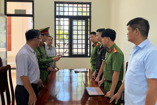 Khởi tố, bắt tạm giam tài xế taxi tông công nhân môi trường trọng thương