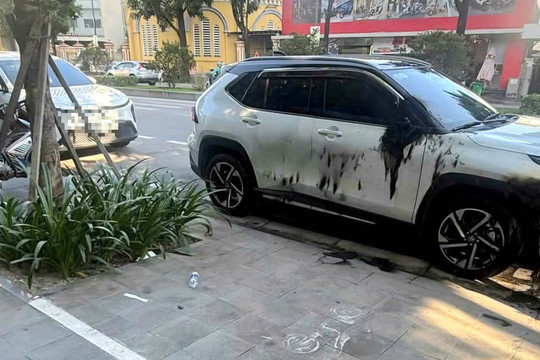 Xác minh vụ ô tô bị đốt, phá trên đường Hà Nội ở Huế