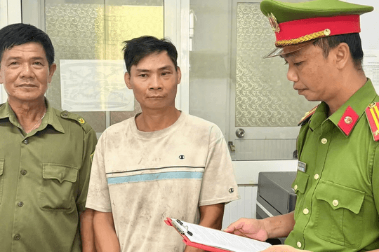 Sáng 25/10: Người đàn ông cầm dao chém hàng xóm thương tích 54% vì nghi trộm gà