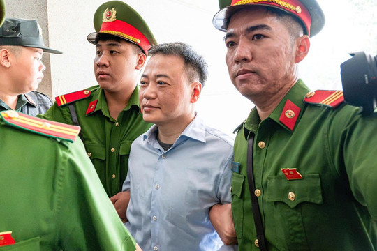 Hình ảnh 'Mr Pips', Shark Bình hầu tòa trong vụ án lừa đảo, rửa tiền