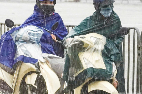 Miền Bắc mưa dông, trời se lạnh