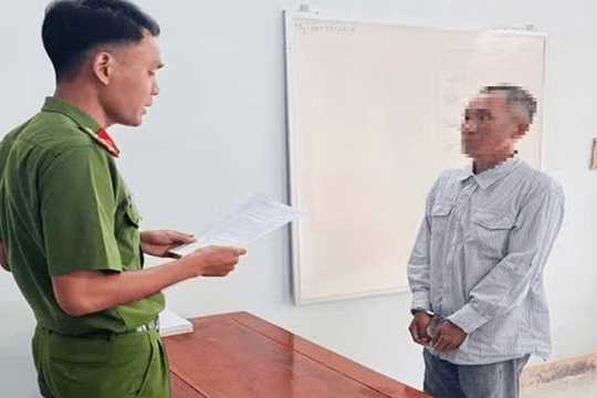 Mâu thuẫn trên bàn nhậu, người đàn ông dùng dao chém bạn đứt lìa ngón tay
